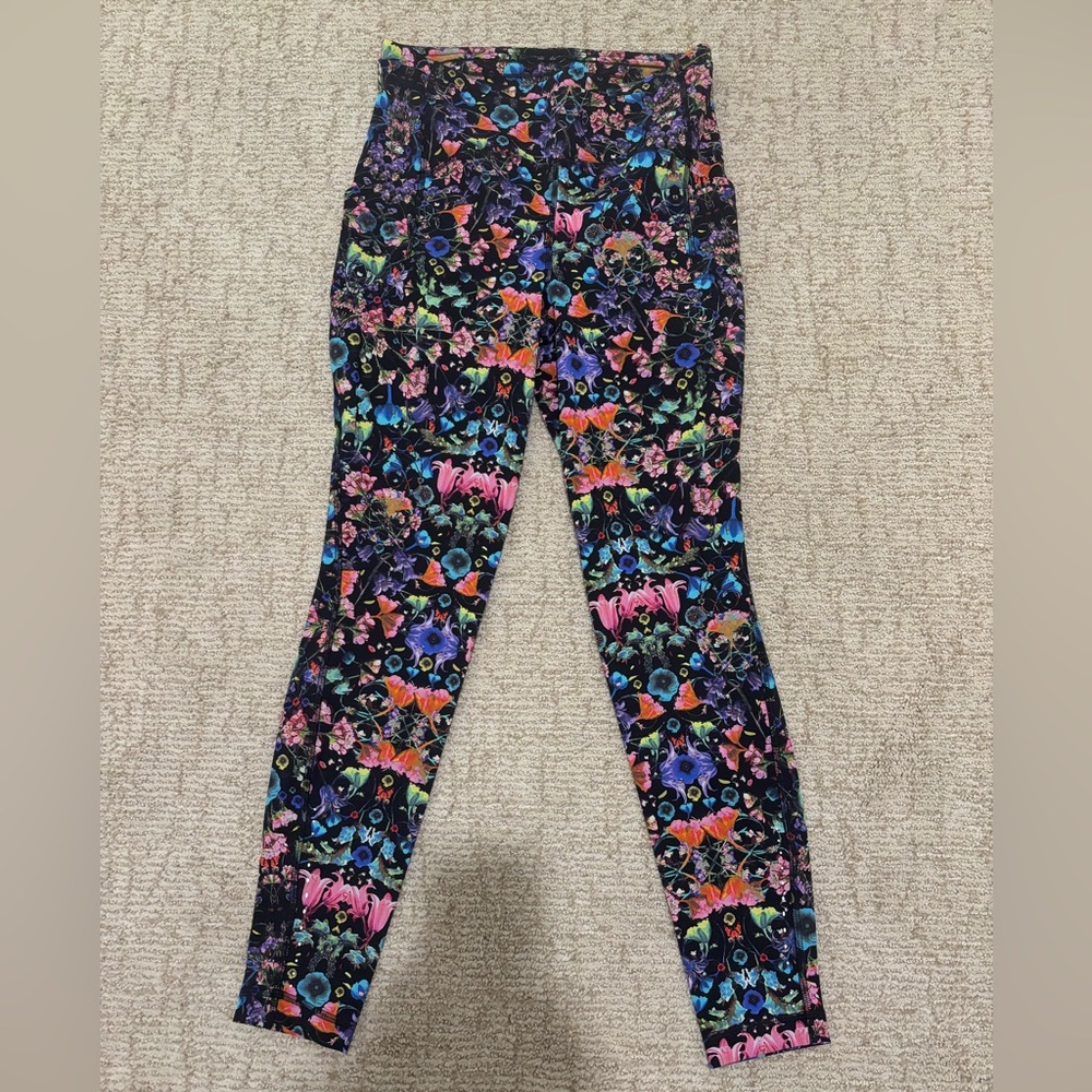 Like new condition Lululemon floral leggings
